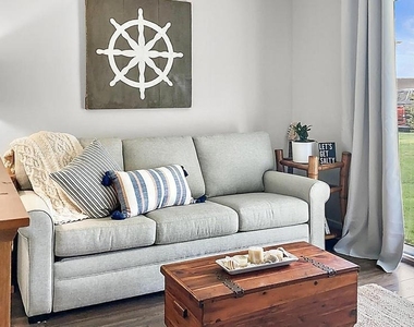 32 Sunset Avenue - Photo Thumbnail 15