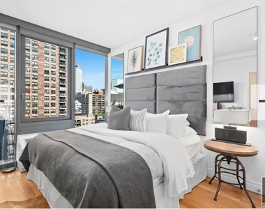 West 54th Street - Photo Thumbnail 2