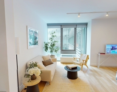 West 54th Street - Photo Thumbnail 3