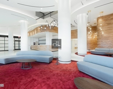 West 57th Street - Photo Thumbnail 4