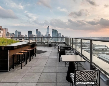 West 57th Street - Photo Thumbnail 4