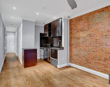 West 52 Street - Photo Thumbnail 1