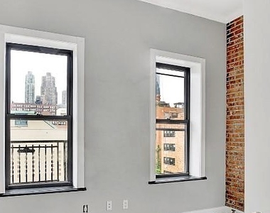 West 52 Street - Photo Thumbnail 10