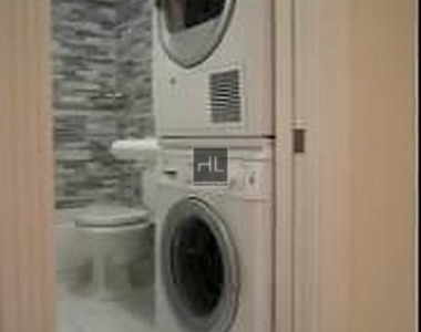 West 52 Street - Photo Thumbnail 7