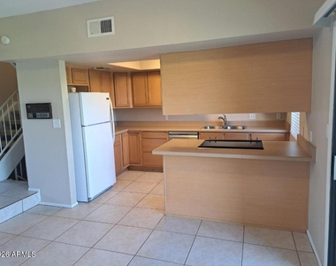 2524 S El Paradiso Drive - Photo Thumbnail 7