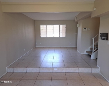 2524 S El Paradiso Drive - Photo Thumbnail 4