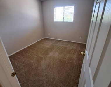 2524 S El Paradiso Drive - Photo Thumbnail 19
