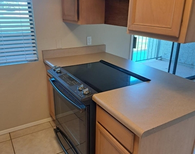 2524 S El Paradiso Drive - Photo Thumbnail 10