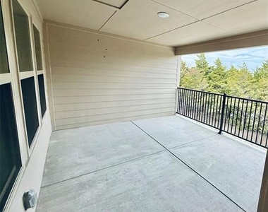 7925 Bayside Drive - Photo Thumbnail 18