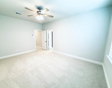 7925 Bayside Drive - Photo Thumbnail 9