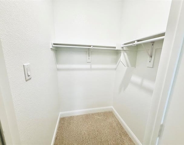 7925 Bayside Drive - Photo Thumbnail 14
