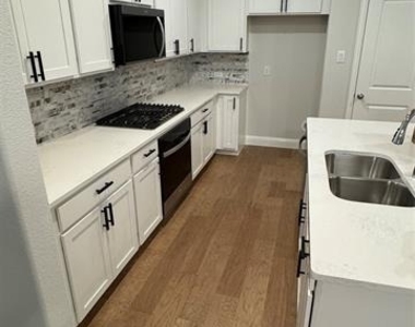 7925 Bayside Drive - Photo Thumbnail 6