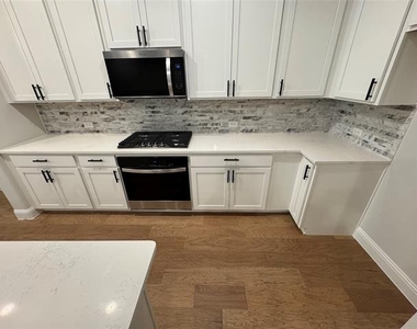 7925 Bayside Drive - Photo Thumbnail 7