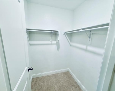 7925 Bayside Drive - Photo Thumbnail 17