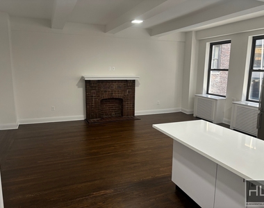 West 55 Street - Photo Thumbnail 3