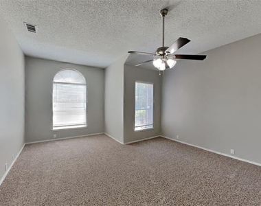 7209 Bouquet Drive - Photo Thumbnail 8