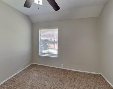 7209 Bouquet Drive - Photo Thumbnail 11