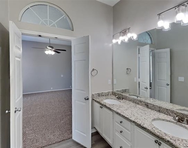 7209 Bouquet Drive - Photo Thumbnail 9