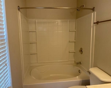 820 Eagle Drive - Photo Thumbnail 7
