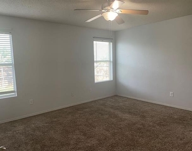 820 Eagle Drive - Photo Thumbnail 5
