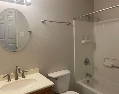 820 Eagle Drive - Photo Thumbnail 10