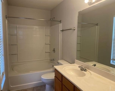 820 Eagle Drive - Photo Thumbnail 6