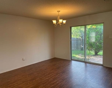 820 Eagle Drive - Photo Thumbnail 3