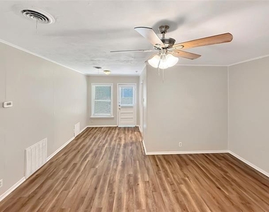 5017 Fairfax Street - Photo Thumbnail 7