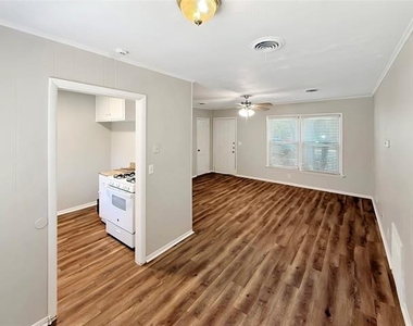 5017 Fairfax Street - Photo Thumbnail 9