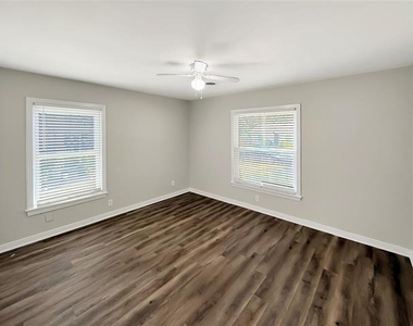 5017 Fairfax Street - Photo Thumbnail 14