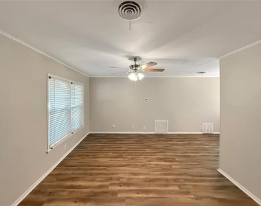5017 Fairfax Street - Photo Thumbnail 4