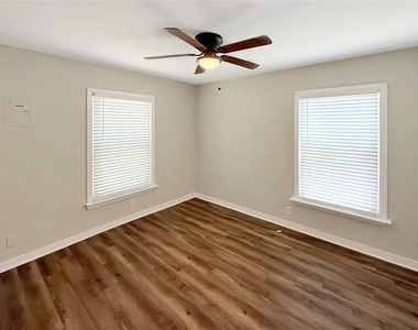 5017 Fairfax Street - Photo Thumbnail 11