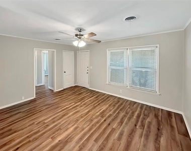 5017 Fairfax Street - Photo Thumbnail 6