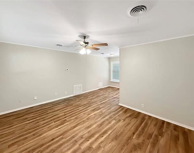 5017 Fairfax Street - Photo Thumbnail 3