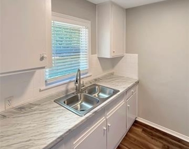 5017 Fairfax Street - Photo Thumbnail 10