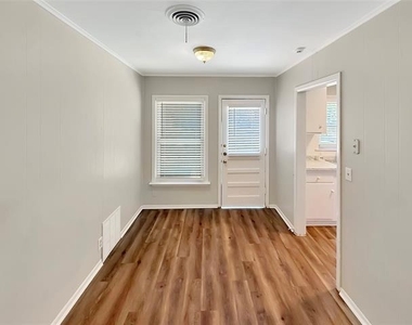 5017 Fairfax Street - Photo Thumbnail 8