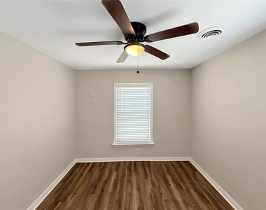 5017 Fairfax Street - Photo Thumbnail 12