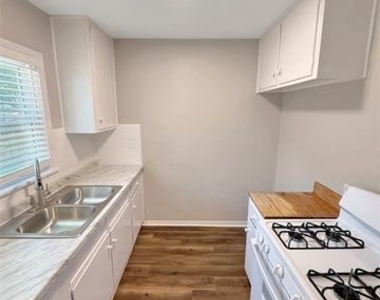 5017 Fairfax Street - Photo Thumbnail 16