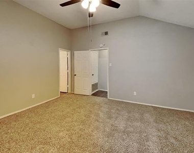 6222 Sasaki Way - Photo Thumbnail 4