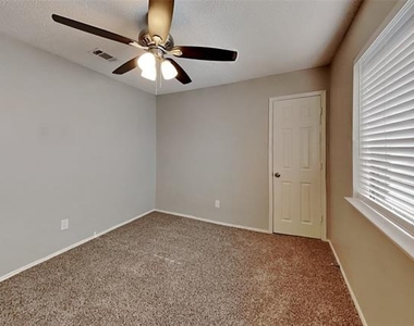 6222 Sasaki Way - Photo Thumbnail 7