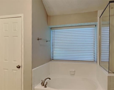 6222 Sasaki Way - Photo Thumbnail 6