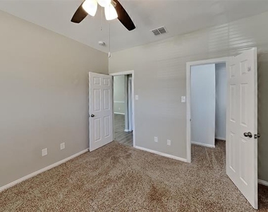 11 Willowstone Court - Photo Thumbnail 10