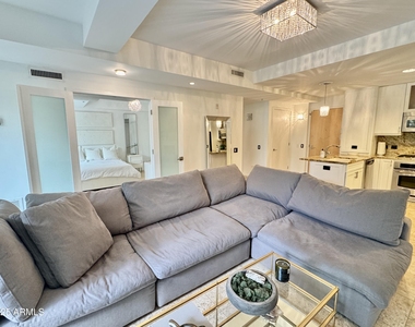 7141 E Rancho Vista Drive - Photo Thumbnail 5