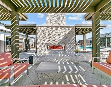1109 Imperial - Photo Thumbnail 2