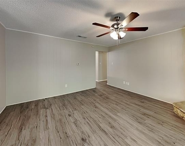 2020 Chattanooga Drive - Photo Thumbnail 3