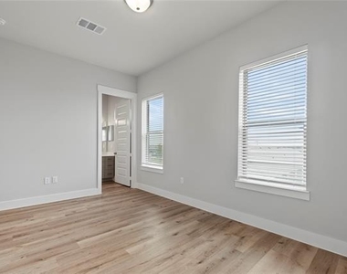 1409 Imperial - Photo Thumbnail 17