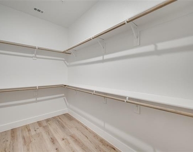 1409 Imperial - Photo Thumbnail 16