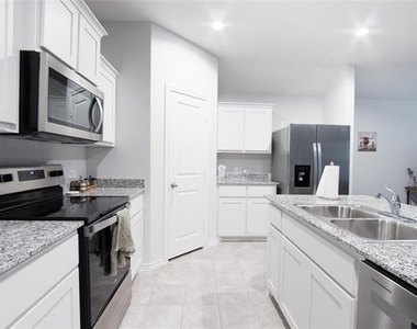 9501 Mountain Mint Drive - Photo Thumbnail 6