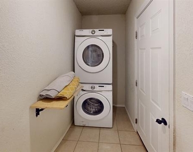 2501 Yucca Avenue - Photo Thumbnail 13
