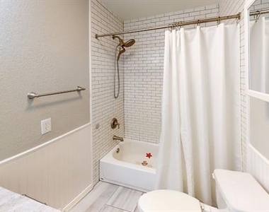 2501 Yucca Avenue - Photo Thumbnail 12